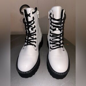 White boots, size 7